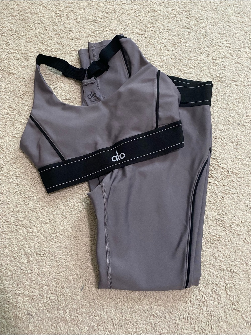 ALO Yoga Airlift Set Tops & Leggings EUC